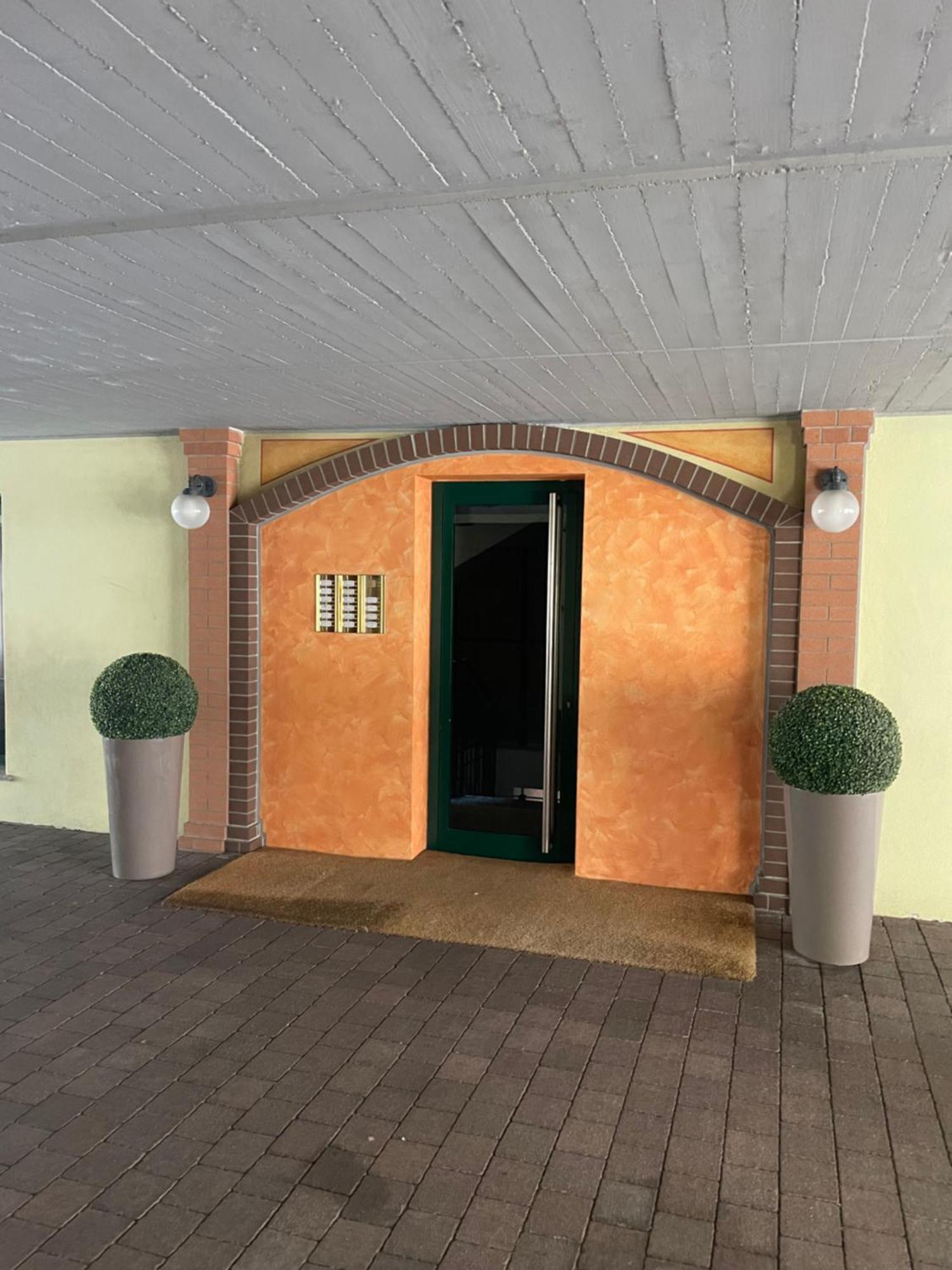 Mille4 Apartment Novara Bagian luar foto